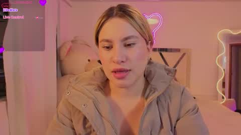 Snapshot of saaya_tay chatting on February 4, 3:01 am saaya_tay online show from February 4, 3:01 am