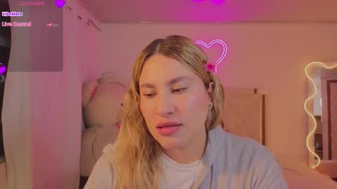 Snapshot of saaya_tay chatting on February 6, 3:22 am saaya_tay online show from February 6, 3:22 am