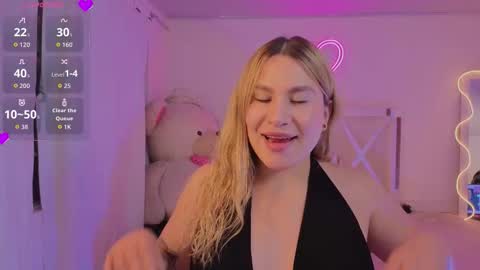 Snapshot of saaya_tay chatting on February 8, 3:10 am saaya_tay online show from February 8, 3:10 am