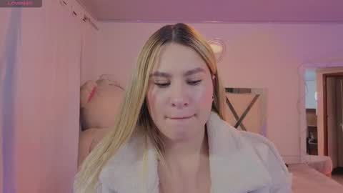 Snapshot of saaya_tay chatting on February 11, 3:00 am saaya_tay online show from February 11, 3:00 am