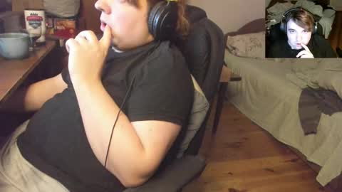 1141323  my Lord Mister Max   moms treasure online show from December 15, 12:37 am