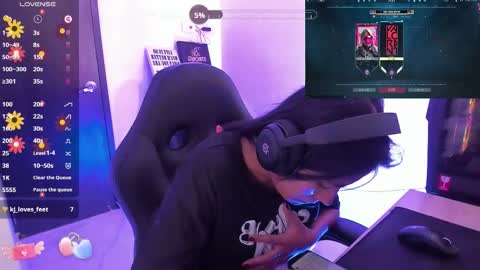 Angie  online show from October 4, 6:06 pm