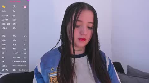 Snapshot of sabrina_lennox chatting on June 18, 6:34 pm Sabrina Maria online show from June 18, 6:34 pm