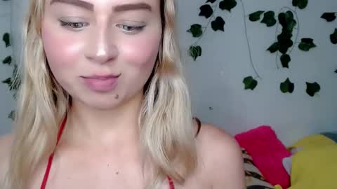 Snapshot of sabrinaexpositoxx chatting on January 22, 2:37 am SABRI online show from January 22, 2:37 am