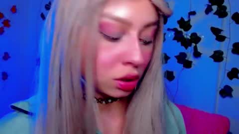 Snapshot of sabrinaexpositoxx chatting on February 22, 7:45 am SABRI online show from February 22, 7:45 am