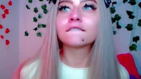 Snapshot of sabrinaexpositoxx chatting on February 24, 10:37 am SABRI online show from February 24, 10:37 am