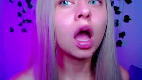 Snapshot of sabrinaexpositoxx chatting on February 26, 9:32 am SABRI online show from February 26, 9:32 am