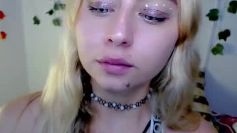 Snapshot of sabrinaexpositoxx chatting on March 2, 12:54 pm SABRI online show from March 2, 12:54 pm