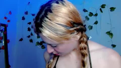 Snapshot of sabrinaexpositoxx chatting on February 8, 12:30 pm SABRI online show from February 8, 12:30 pm