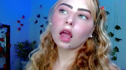 Snapshot of sabrinaexpositoxx chatting on February 14, 12:13 pm SABRI online show from February 14, 12:13 pm