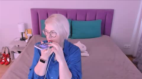 Sabrina MacMarren online show from October 24, 8:44 am