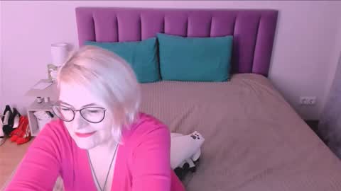 Sabrina MacMarren online show from November 1, 2:52 pm