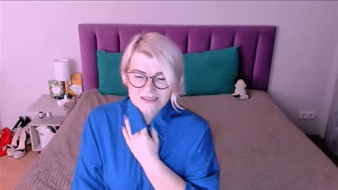 Sabrina MacMarren online show from November 6, 3:35 pm