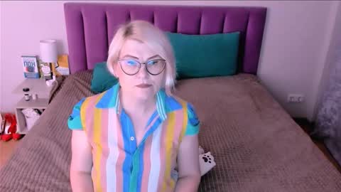 Sabrina MacMarren online show from November 12, 2:06 pm