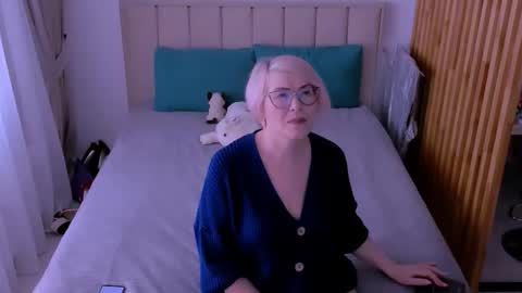 Sabrina MacMarren online show from March 10, 8:41 am