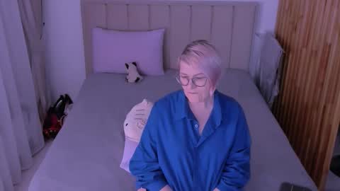 Sabrina MacMarren online show from March 21, 8:45 pm