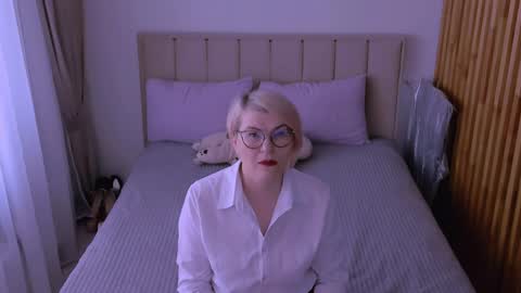 Sabrina MacMarren online show from March 29, 8:14 am