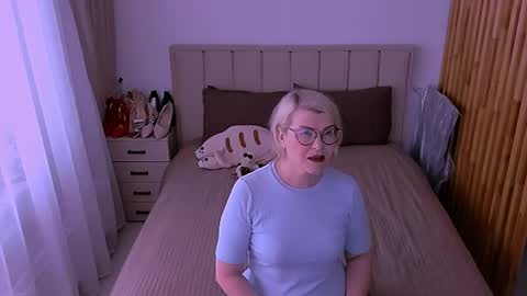 Sabrina MacMarren online show from May 30, 10:23 am