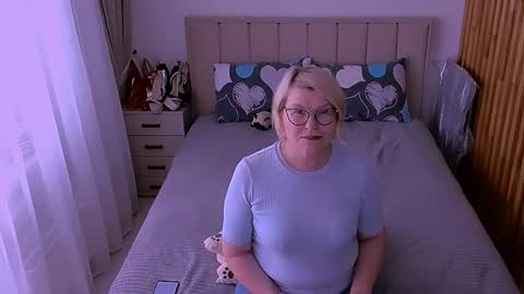 Sabrina MacMarren online show from June 19, 1:04 pm