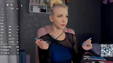 Snapshot of sabrinkaa chatting on June 18, 7:18 pm Sabi Ryder new acc online show from June 18, 7:18 pm