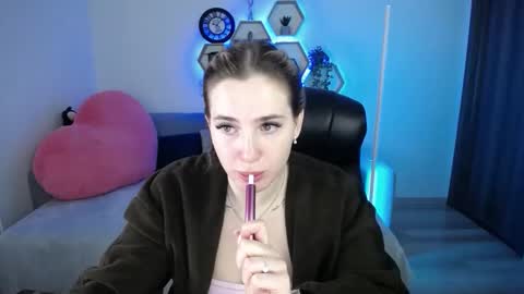 Snapshot of sabrinviolet chatting on January 18, 9:13 am Sabrina Violet online show from January 18, 9:13 am