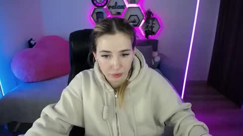 Snapshot of sabrinviolet chatting on February 4, 9:04 am Sabrina Violet online show from February 4, 9:04 am