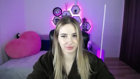 Snapshot of sabrinviolet chatting on February 8, 9:02 am Sabrina Violet online show from February 8, 9:02 am