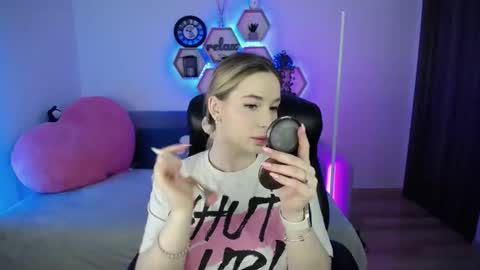 Snapshot of sabrinviolet chatting on February 14, 9:28 am Sabrina Violet online show from February 14, 9:28 am