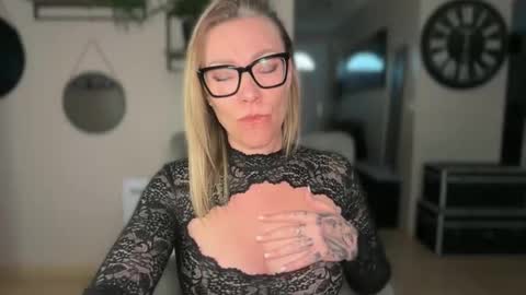 sacha__xx online show from March 2, 5:31 pm