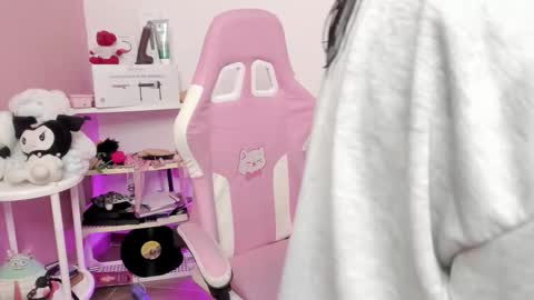 Snapshot of sachi_meow chatting on February 19, 12:45 pm Ig online show from February 19, 12:45 pm