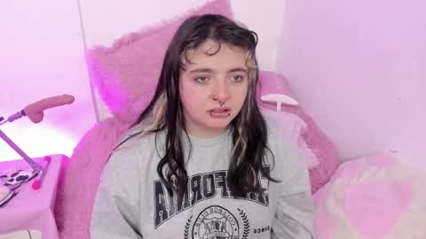 Snapshot of sachi_meow chatting on February 20, 11:43 am Ig online show from February 20, 11:43 am