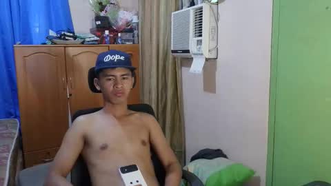 Snapshot of sachu01 chatting on April 8, 6:35 am Sachu01 online show from April 8, 6:35 am