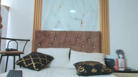 scarlet fox75 online show from April 26, 4:48 pm