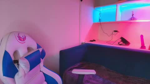 Cami online show from October 4, 7:01 pm