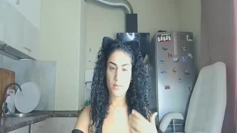 Snapshot of safari_xx chatting on November 17, 10:54 am Queen online show from November 17, 10:54 am