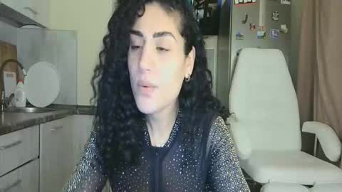 Snapshot of safari_xx chatting on November 25, 1:00 pm Queen online show from November 25, 1:00 pm