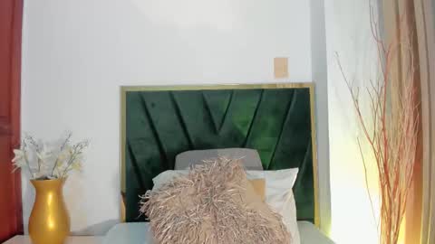 Snapshot of sagirabelle chatting on October 22, 6:18 pm Sagira Belle online show from October 22, 6:18 pm