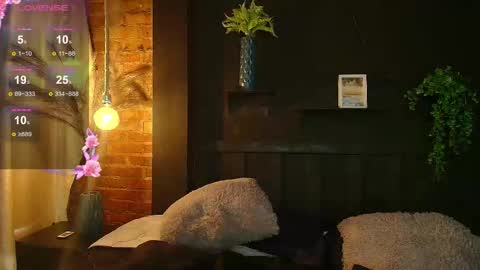 Snapshot of sahra_tayl0r_ chatting on February 20, 3:23 pm SARA online show from February 20, 3:23 pm