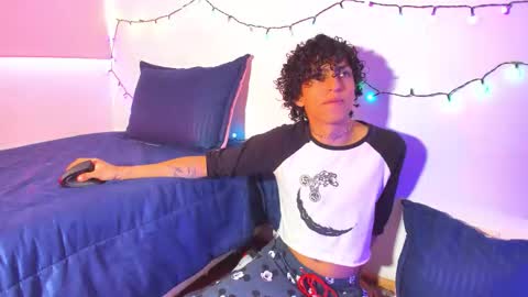 saint_dark online show from December 18, 1:39 pm