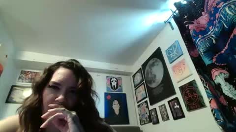 salemsslut online show from March 27, 3:34 pm