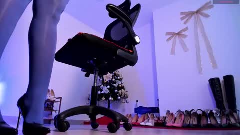 Sali G  online show from December 14, 1:05 pm