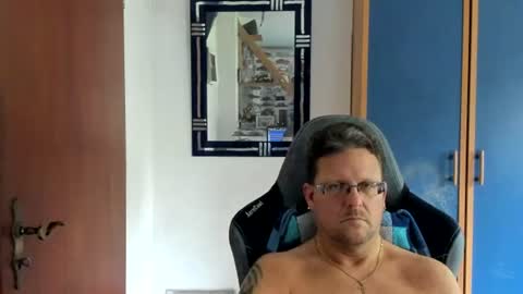 Snapshot of salichris chatting on July 16, 12:44 pm salichris online show from July 16, 12:44 pm