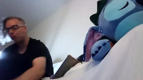 salis1981 online show from February 4, 1:23 am