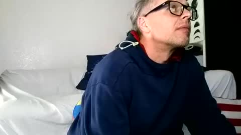 salis1981 online show from February 10, 3:35 am