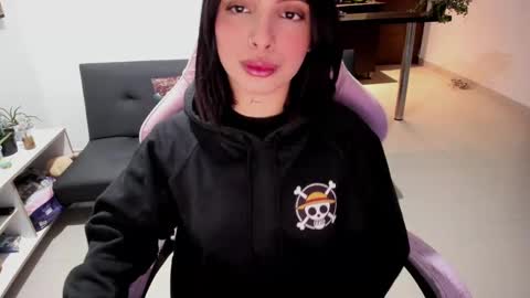 Snapshot of sallymaddoxx chatting on December 16, 2:15 am sallymaddoxx online show from December 16, 2:15 am