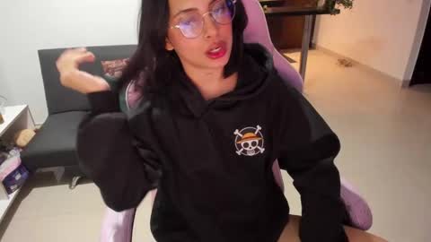 Snapshot of sallymaddoxx chatting on December 16, 5:17 am sallymaddoxx online show from December 16, 5:17 am