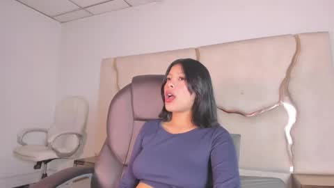 Snapshot of salmaportman_ chatting on May 13, 2:31 am salmaportman_ online show from May 13, 2:31 am