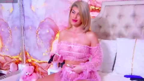 Snapshot of salmaroze chatting on December 1, 5:45 am SalmaRoze online show from December 1, 5:45 am