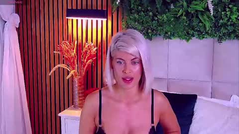 SalmaRoze online show from April 24, 5:10 am