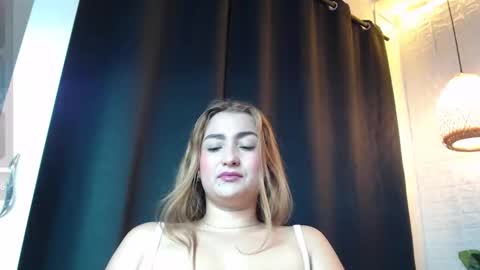 Snapshot of salome__lopez_ chatting on September 25, 1:48 pm SALOME online show from September 25, 1:48 pm